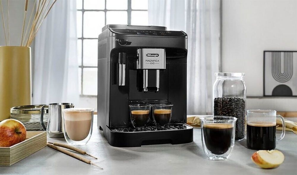 Machine à café à grain Delonghi Magnifica Evo.