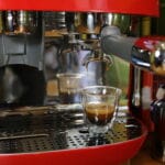 La cafetière à percolateur avec broyeur Smeg EGF03.