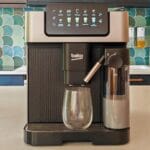 Machine à café expresso avec broyeur Beko CEG7304X (c) Labo Maison