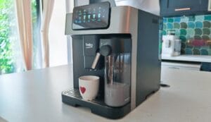 Machine expresso avec broyeur Beko CEG7304X.