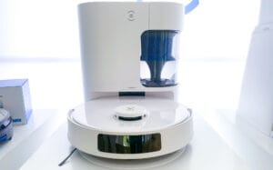 Un robot apirateur Ecovacs sous la barre des 500 € avec navigation intelligente, base aspirante et serpillière. (c) Labo Maison