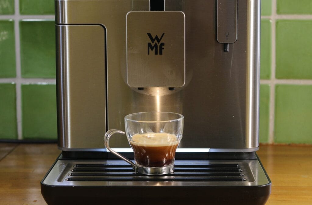 Machine à café expresso avec broyeur WMF Perfection 660 (c) Labo Maison