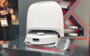 Aspirateur robot laveur de sols Roborock Qrevo Curv. (c) Labo Maison