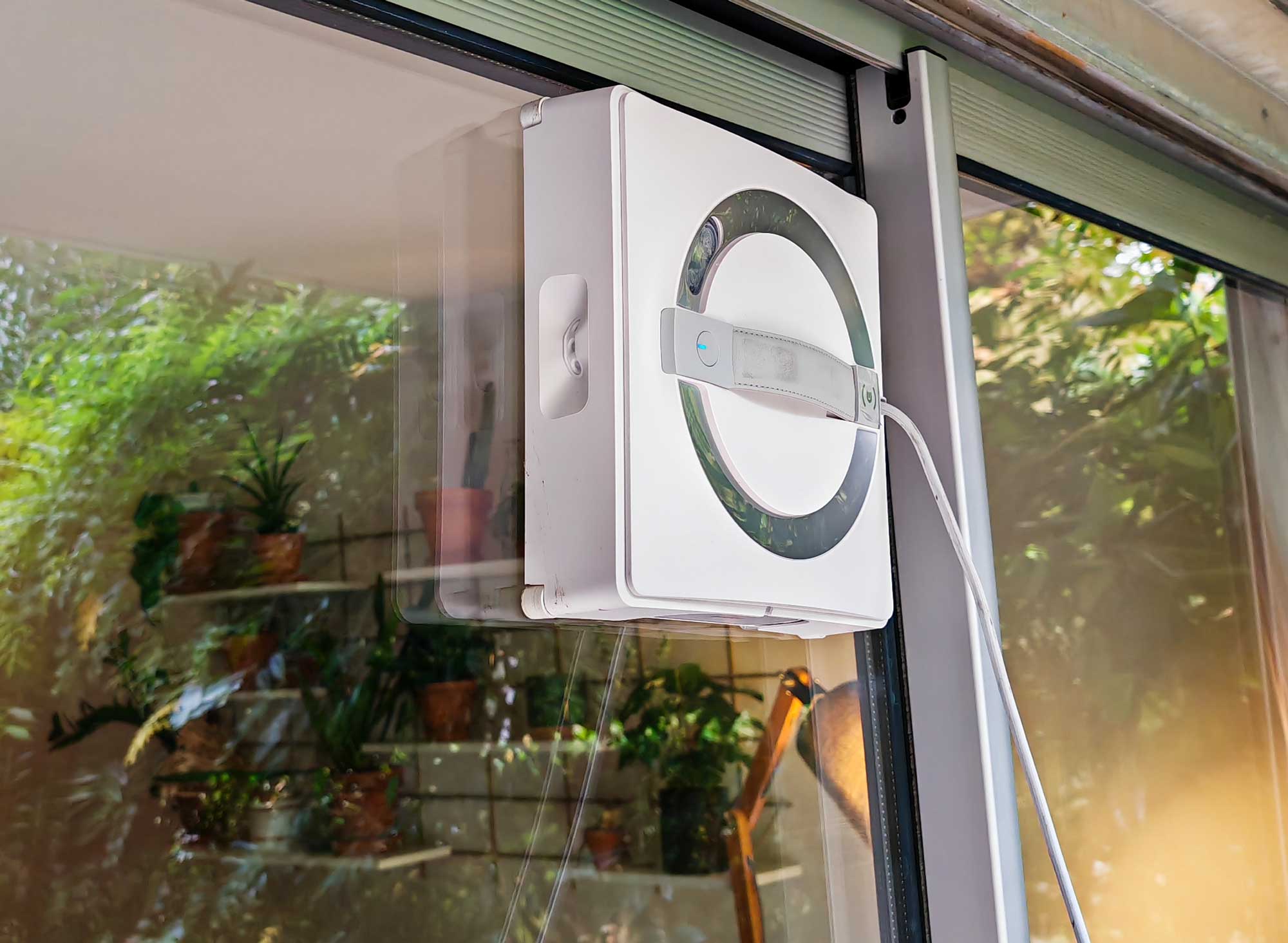 Le Ecovacs Winbot W2 Pro Omni en promo à 499 €. (c) Labo Maison