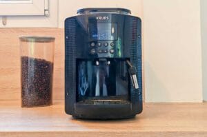 Test machine expresso avec broyeur Krups Essential YY8135FD. (c) Labo Maison