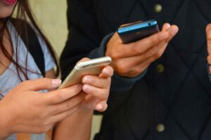 Phishing : un faux SMS de livraison cible vos données bancaires. Restez vigilants en période de Noël ! (c) terimakasih0 Pixabay