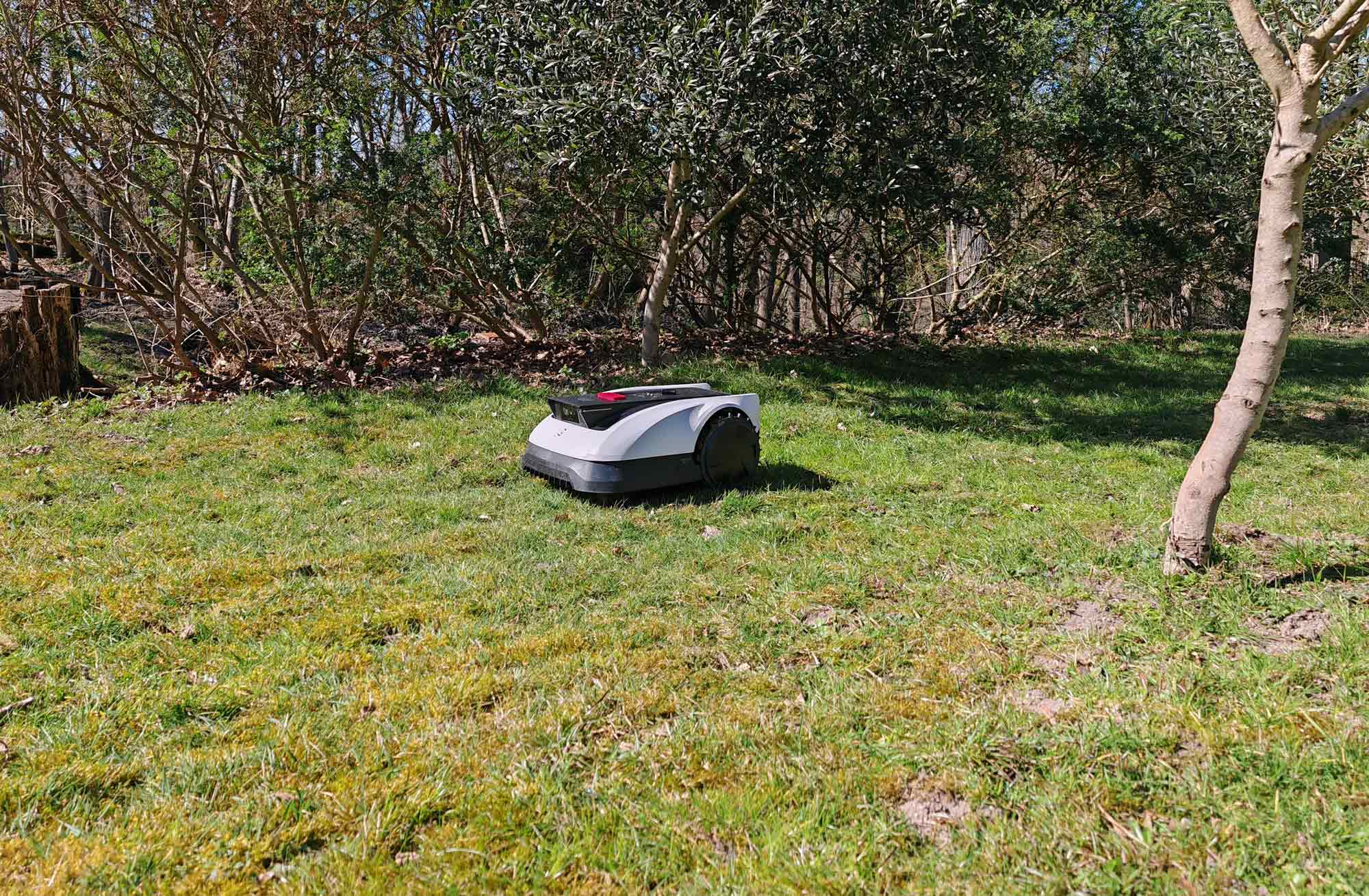 Comme le A1600, navigation RTK + LELS efficace : trajectoires précises, pas de vraie différence constatée. © Labo Maison