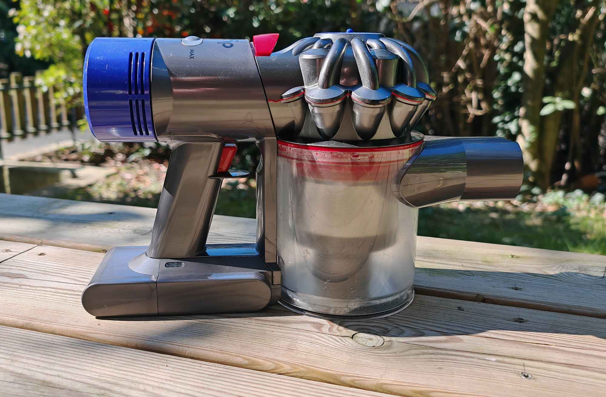Le Dyson V8 assemblé après nettoyage. (c) Labo Maison