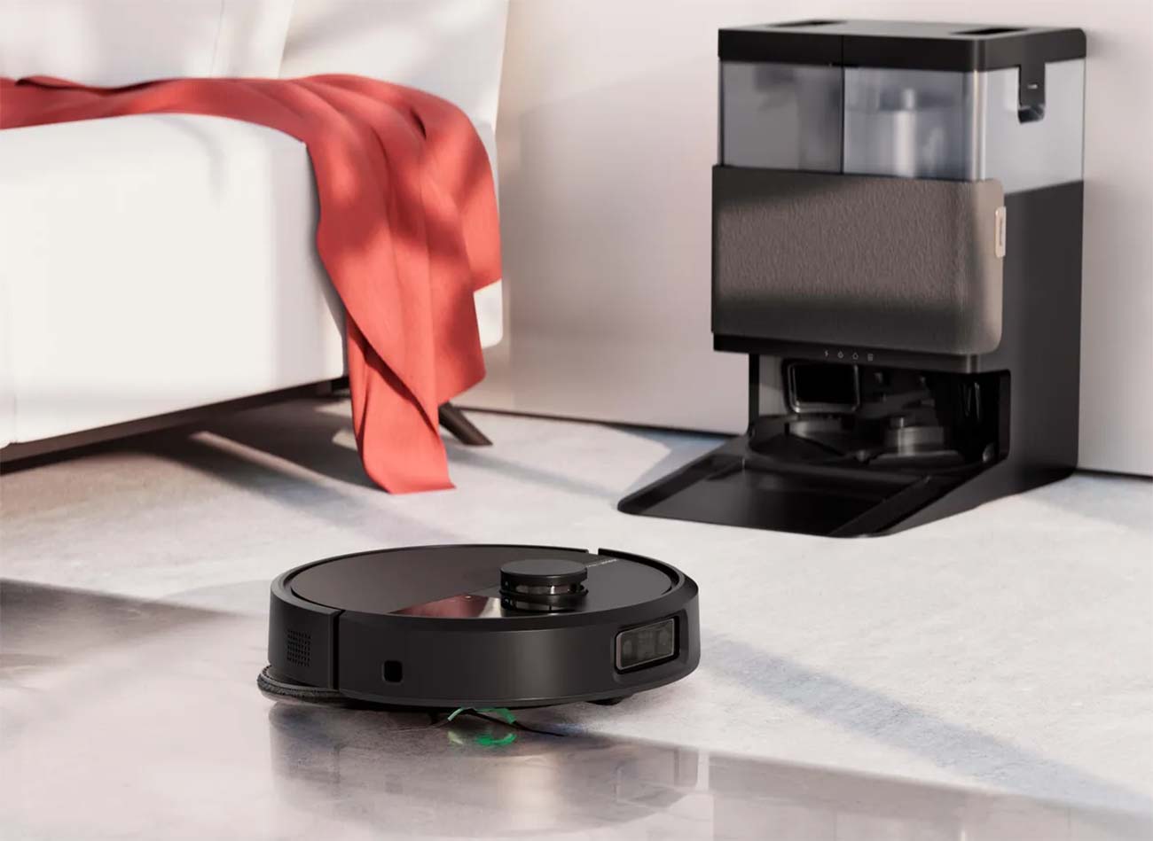 Le nouvel aspirateur robot ajuste sa puissance sur tapis et relève ses serpillières de 10 mm pour éviter de les mouiller.