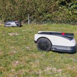 Ces robots tondeuses ont été testés sur différents terrains pour établir notre sélection 2025. © Labo Maison