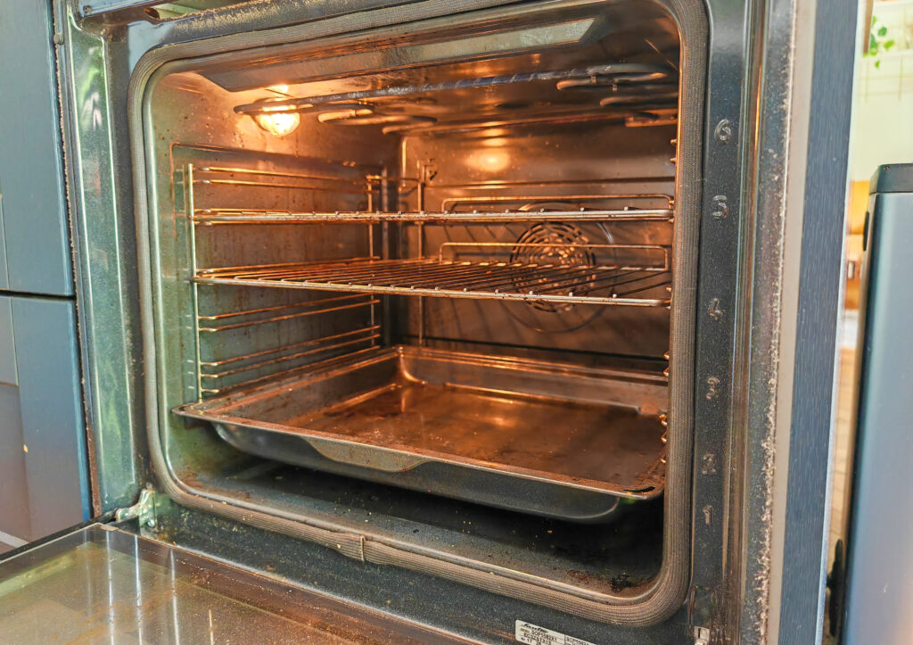 Chiffres de 1 à 6 indiquant les niveaux de cuisson à l’intérieur d’un four
