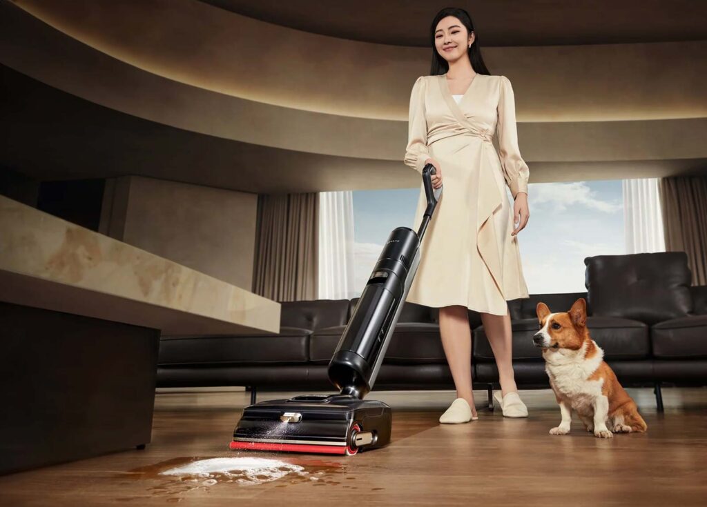 Vue d’ensemble du Dreame H15 Pro FoamWash, aspirateur-laveur premium avec base autonettoyante.