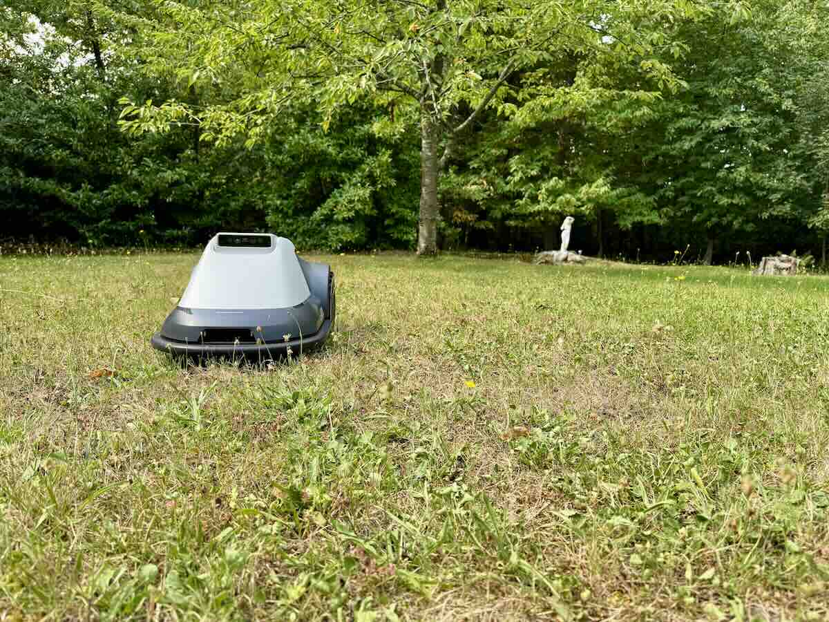 Le robot tondeuse Eufy E15 à l'essai (c) Labo Maison