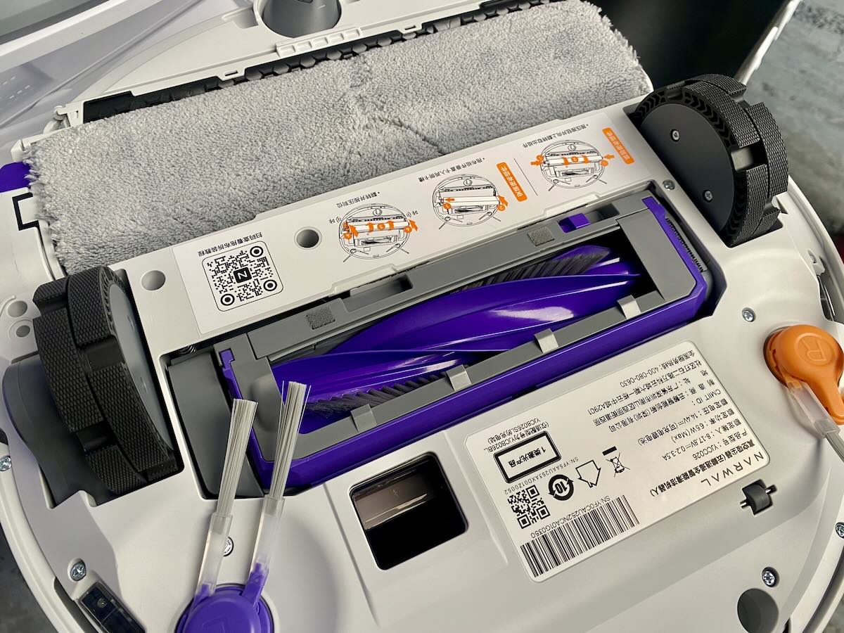 Le rouleau auto-nettoyant du Narwal Flow (c) Labo Maison