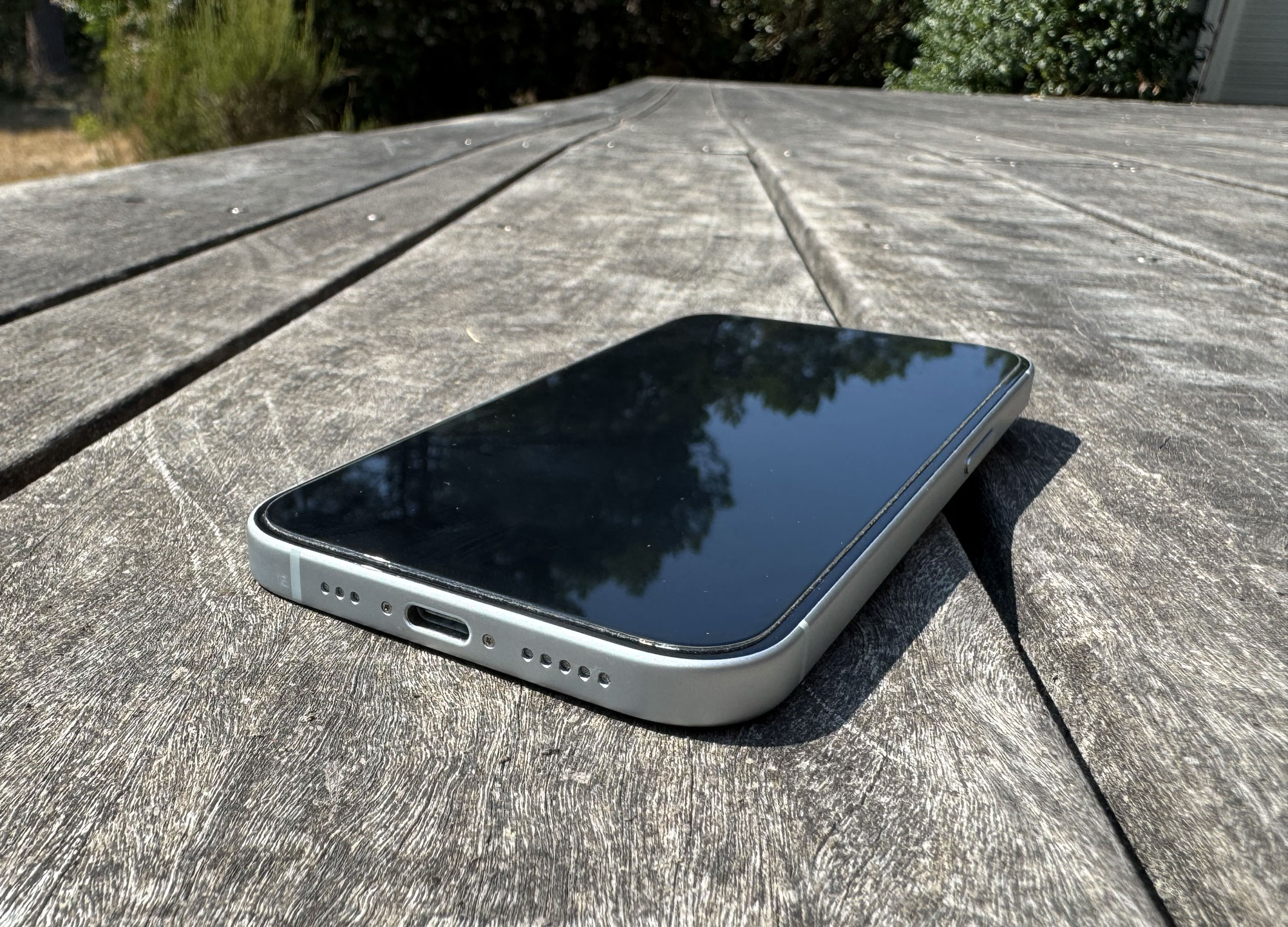 Smartphone équipé d’un port USB-C pour la recharge universelle